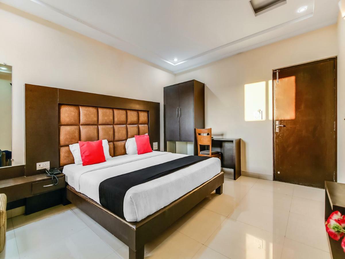 Capital O 32619 Hotel Sugar Palm Gwalior Exterior photo