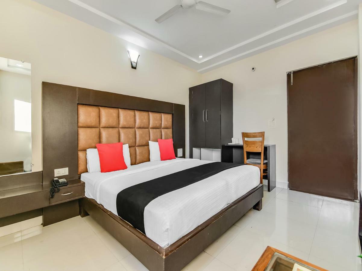 Capital O 32619 Hotel Sugar Palm Gwalior Exterior photo
